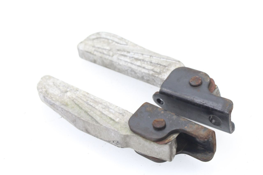 photo de PAIR REAR FOOTRESTS SYM TONIK 125 (2010 - 2014) - Technical close-up