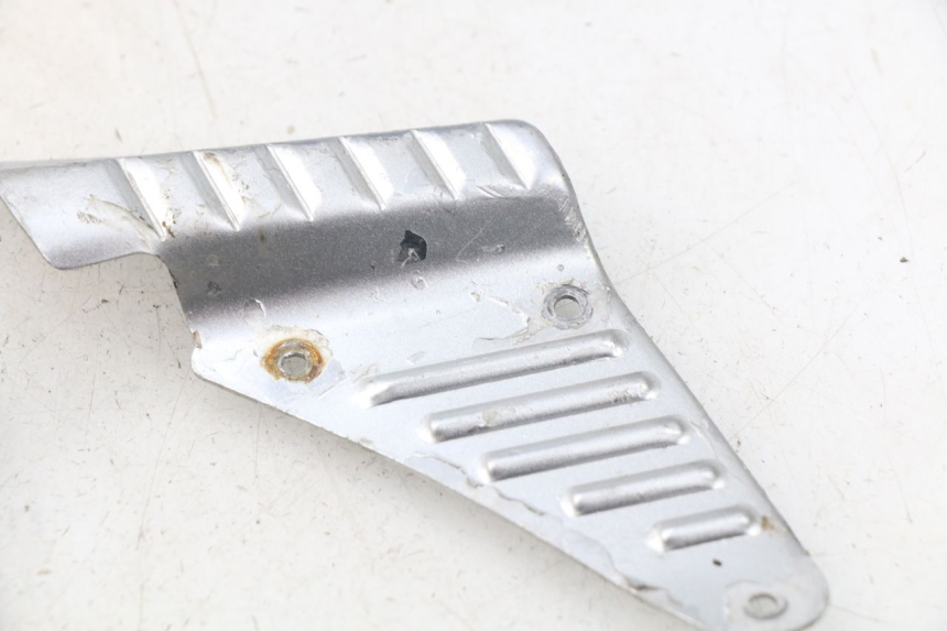 photo de PAIR REAR FOOTRESTS BAOTIAN TRAVEL SPIRIT 50 (2010 - 2012) - Technical close-up