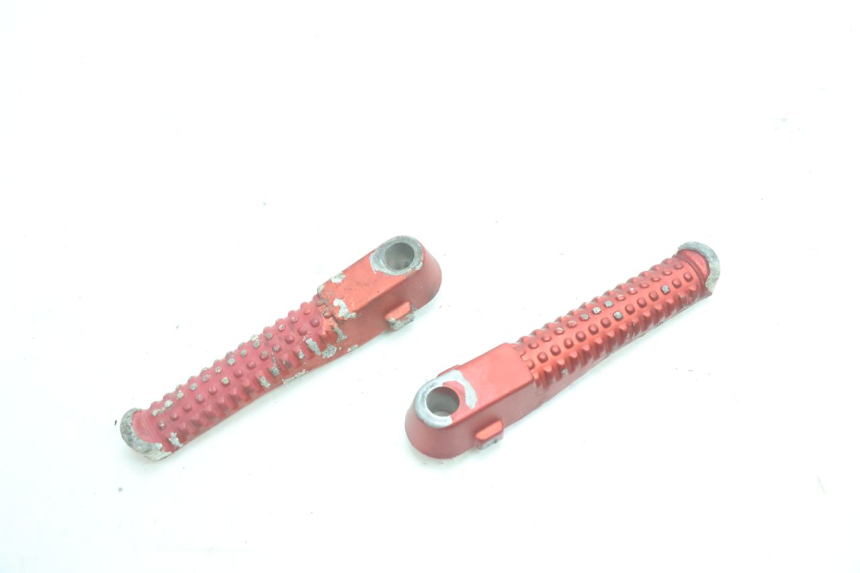 photo de PAIR OF REAR FOOTRESTS PEUGEOT TREKKER 50 (1995 - 2004) - Zoom on usage condition