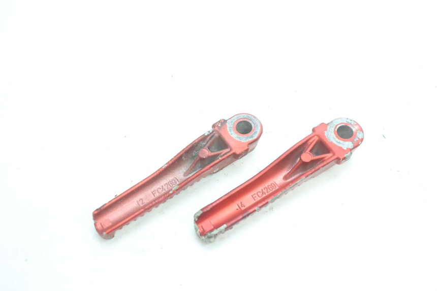 photo de PAIR OF REAR FOOTRESTS PEUGEOT TREKKER 50 (1995 - 2004) - Alternative perspective