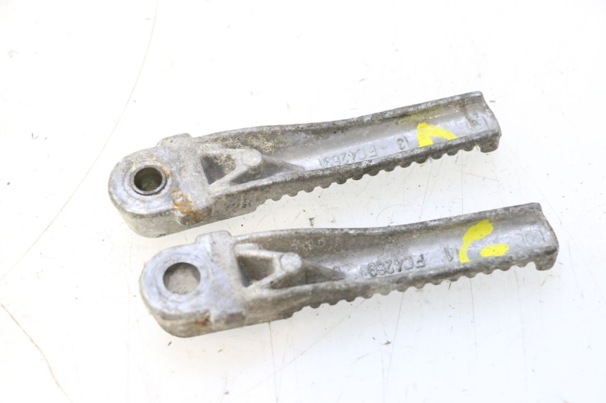 photo de PAIR OF REAR FOOTRESTS PEUGEOT TREKKER 50 (1995 - 2004) - Component detail