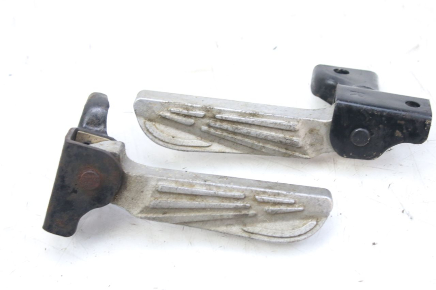 photo de PAIR OF REAR FOOTRESTS PEUGEOT TWEET 4T 50 (2010 - 2014) - Main view