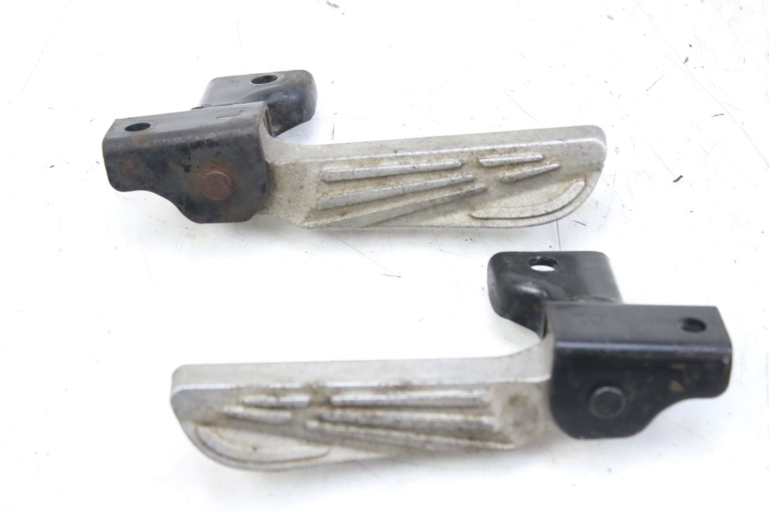 photo de PAIR OF REAR FOOTRESTS PEUGEOT TWEET 4T 50 (2010 - 2014) - Component detail