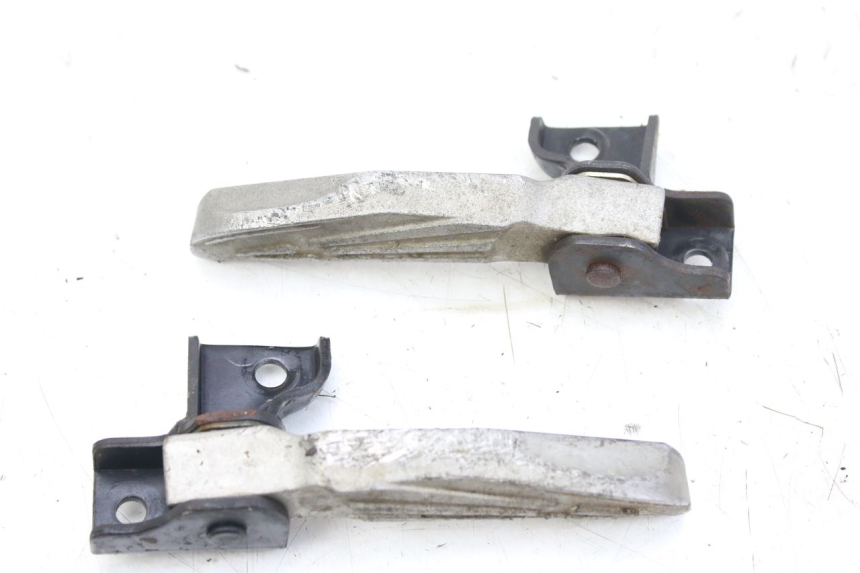 photo de PAIR OF REAR FOOTRESTS PEUGEOT TWEET 4T 50 (2010 - 2014) - Zoom on usage condition