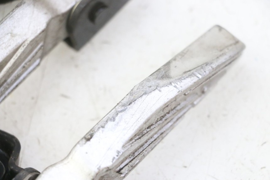 photo de PAIR OF REAR FOOTRESTS PEUGEOT TWEET 4T 50 (2018 - 2022) - Alternative perspective