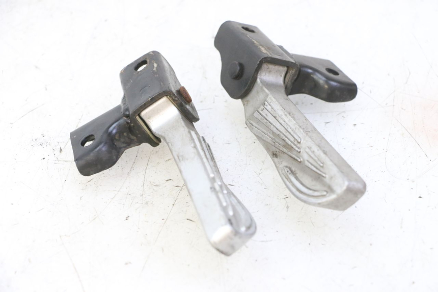 photo de PAIR OF REAR FOOTRESTS PEUGEOT TWEET 4T 50 (2018 - 2022) - Fixing points details