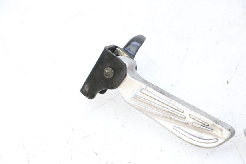 photo de PAIR REAR FOOTRESTS PEUGEOT TWEET PRO CARGO 50 (2018 - 2022) - Surface and material condition