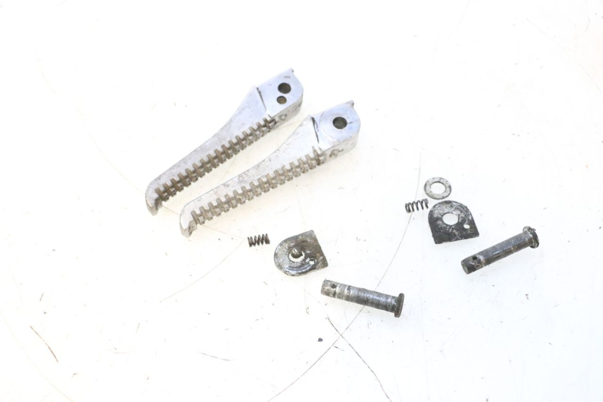 photo de PAIR REAR FOOTRESTS PIAGGIO TYPHOON 50 (2000 - 2009) - Component detail