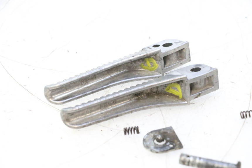 photo de PAIR REAR FOOTRESTS PIAGGIO TYPHOON 50 (2000 - 2009) - Product overview