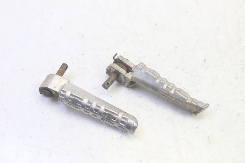 photo de PAIR REAR FOOTRESTS YAMAHA TZR 50 (2008 - 2016) - Component detail