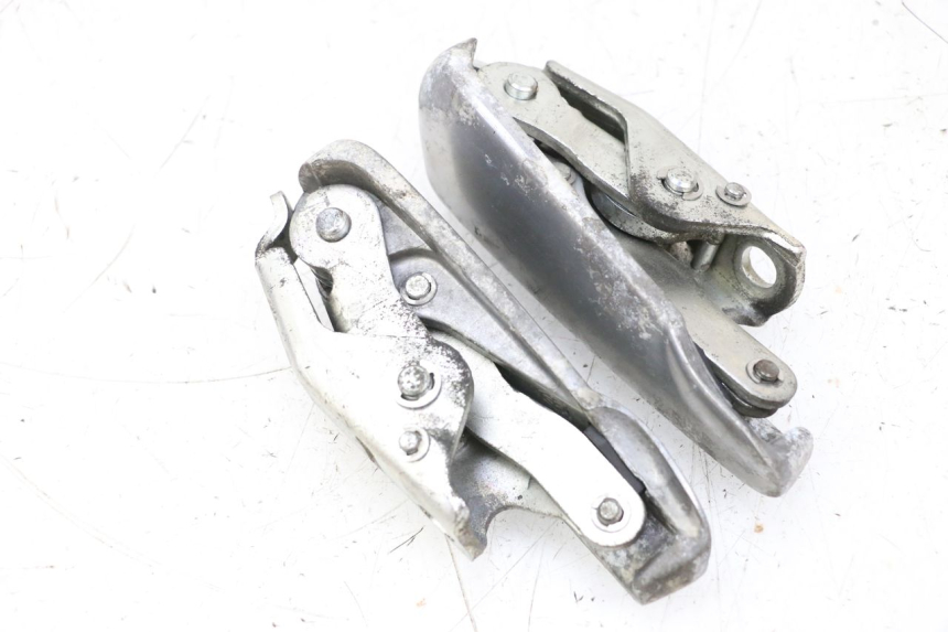 photo de PAIR REAR FOOTRESTS PIAGGIO VESPA GTS SUPER IE 125 (2009 - 2016) - Component detail