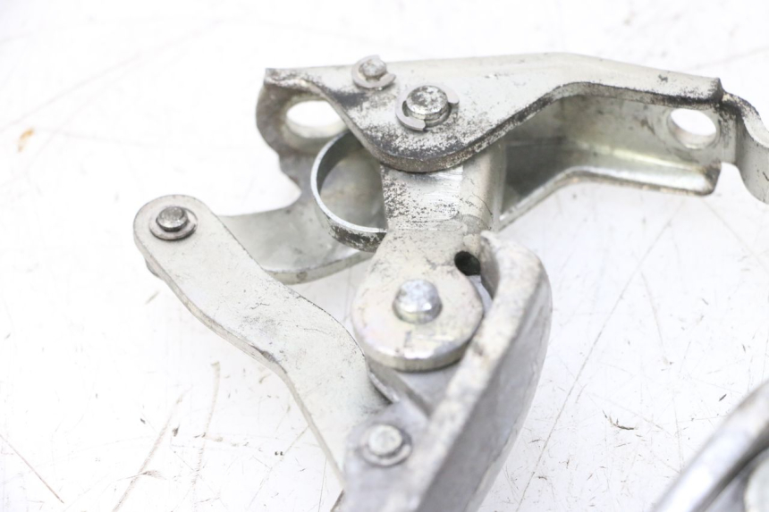 photo de PAIR REAR FOOTRESTS PIAGGIO VESPA GTS SUPER IE 125 (2009 - 2016) - Distinctive features