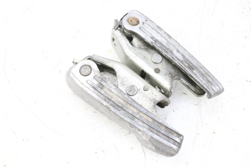 photo de PAIR REAR FOOTRESTS PIAGGIO VESPA GTS SUPER IE 125 (2009 - 2016) - Zoom on usage condition