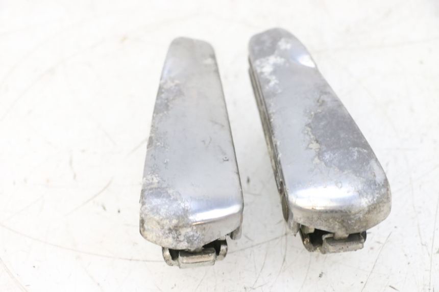 photo de PAIR REAR FOOTRESTS PIAGGIO VESPA GTS SUPER IE 125 (2009 - 2016) - Technical close-up
