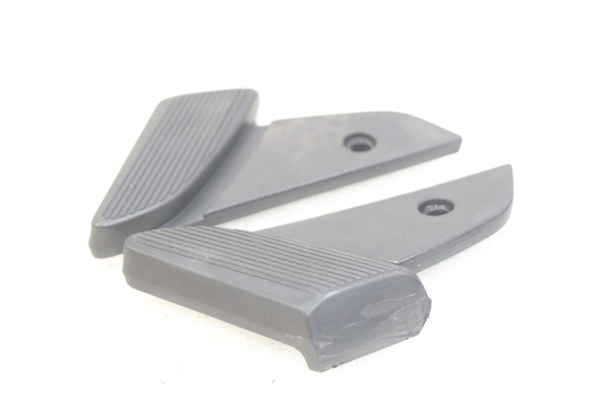 photo de PAIR OF REAR FOOTRESTS PIAGGIO VESPA S 2T 50 (2007 - 2014) - Main view