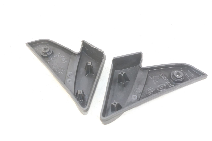 photo de PAIR OF REAR FOOTRESTS PIAGGIO VESPA S 2T 50 (2007 - 2014) - Component detail