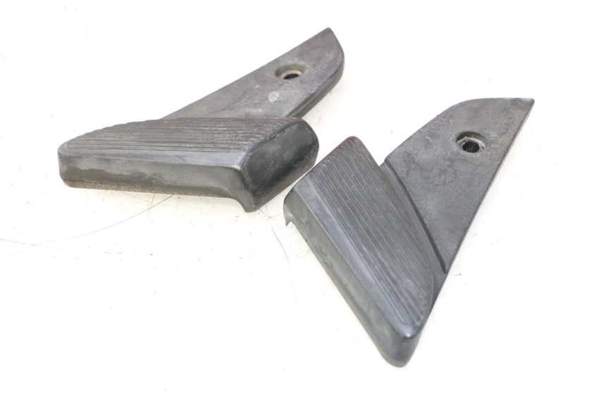 photo de PAIR OF REAR FOOTRESTS PIAGGIO VESPA S 2T 50 (2007 - 2014) - Component detail