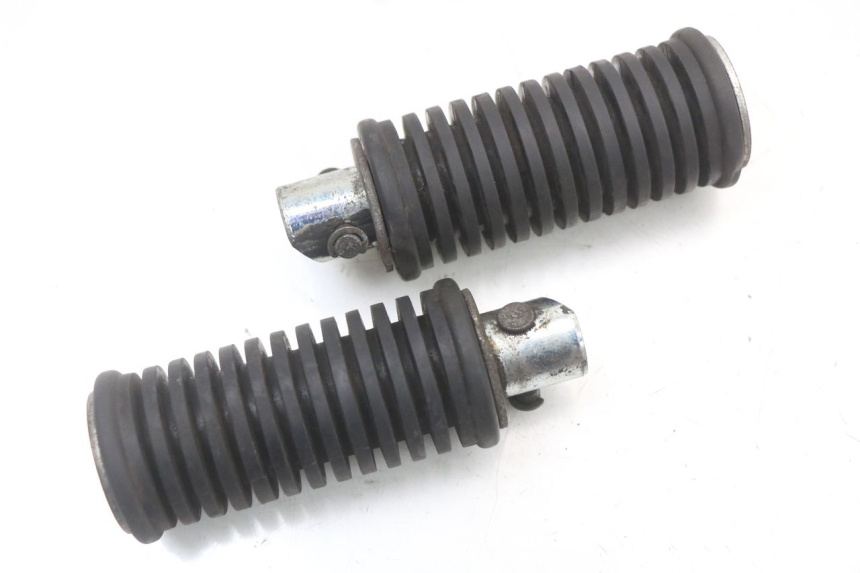 photo de REAR FOOTREST PAIR SUZUKI VL INTRUDER 125 (2004 - 2007) - Main view