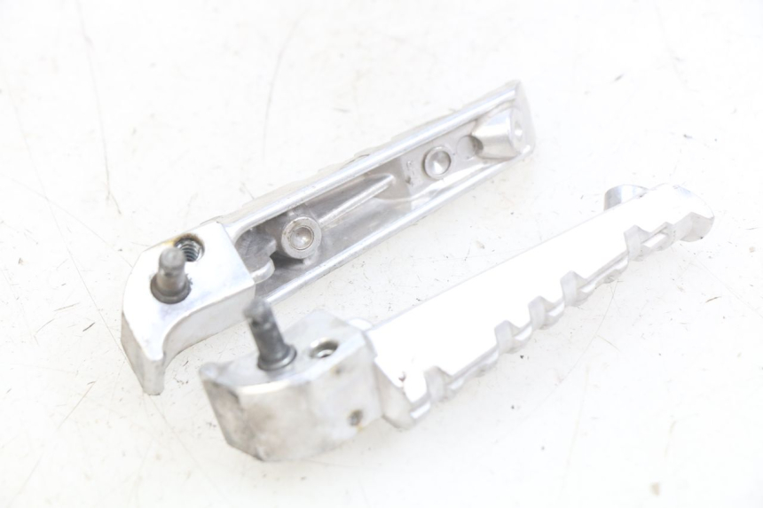 photo de PAIR OF REAR FOOTRESTS YAMAHA X-MAX XMAX 125 (2010 - 2013) - Zoom on usage condition