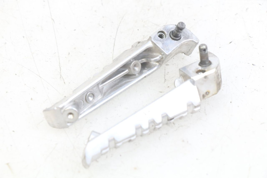 photo de PAIR OF REAR FOOTRESTS YAMAHA X-MAX XMAX 125 (2010 - 2013) - Alternative perspective