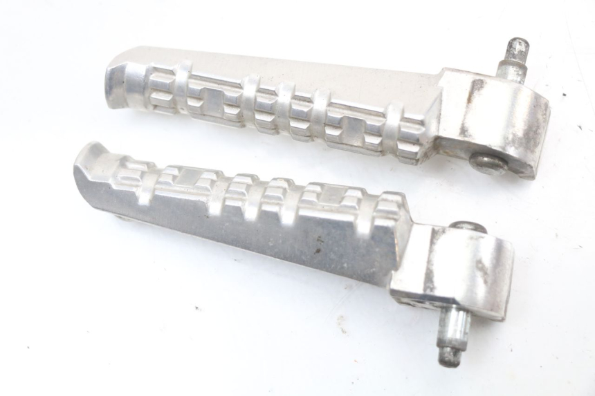 photo de PAIR OF REAR FOOTRESTS YAMAHA X-MAX XMAX 125 (2010 - 2013) - Zoom on usage condition