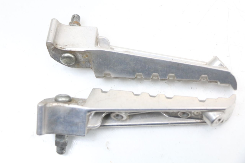 photo de PAIR OF REAR FOOTRESTS YAMAHA X-MAX XMAX 125 (2010 - 2013) - Alternative perspective