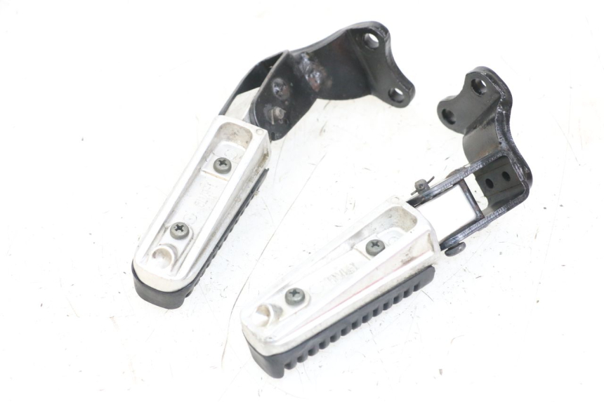 photo de PAIR OF REAR FOOTRESTS YAMAHA X-MAX XMAX 250 (2006 - 2009) - Zoom on usage condition