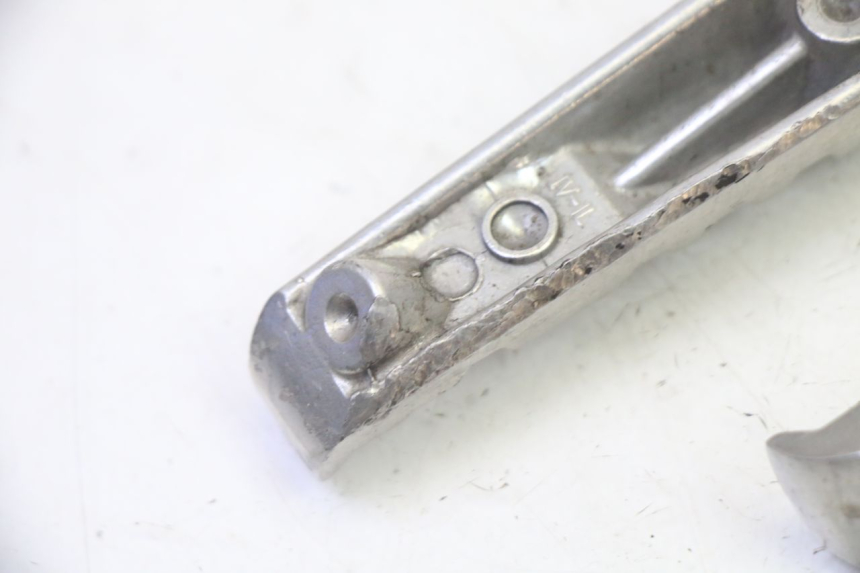 photo de PAIR OF REAR FOOTRESTS YAMAHA X-MAX XMAX 125 (2010 - 2013) - Technical close-up