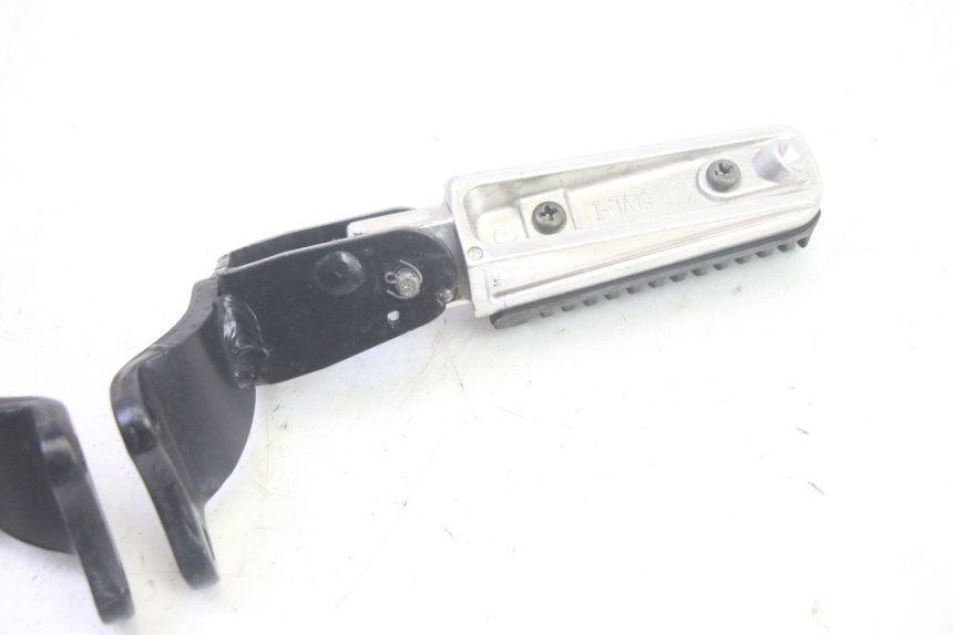 photo de PAIR OF REAR FOOTRESTS YAMAHA XMAX X-MAX 125 (2006 - 2009) - Distinctive features