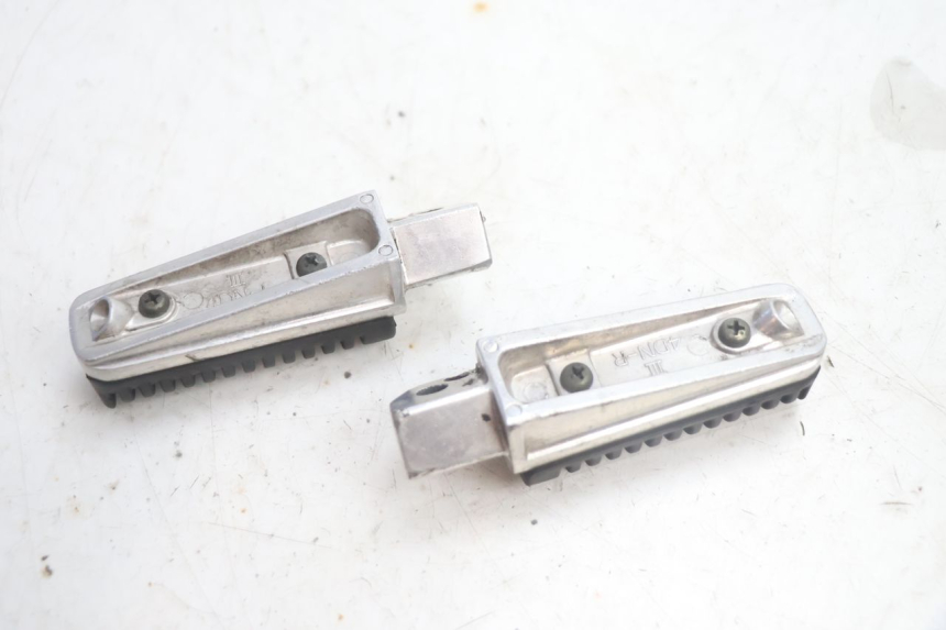 photo de PAIR OF REAR FOOTRESTS YAMAHA XMAX X-MAX 125 (2006 - 2009) - Fixing points details