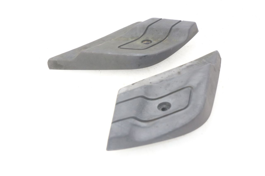 photo de PAIR OF REAR FOOTRESTS PIAGGIO X9 EVOLUTION 125 (2003 - 2007) - Zoom on usage condition