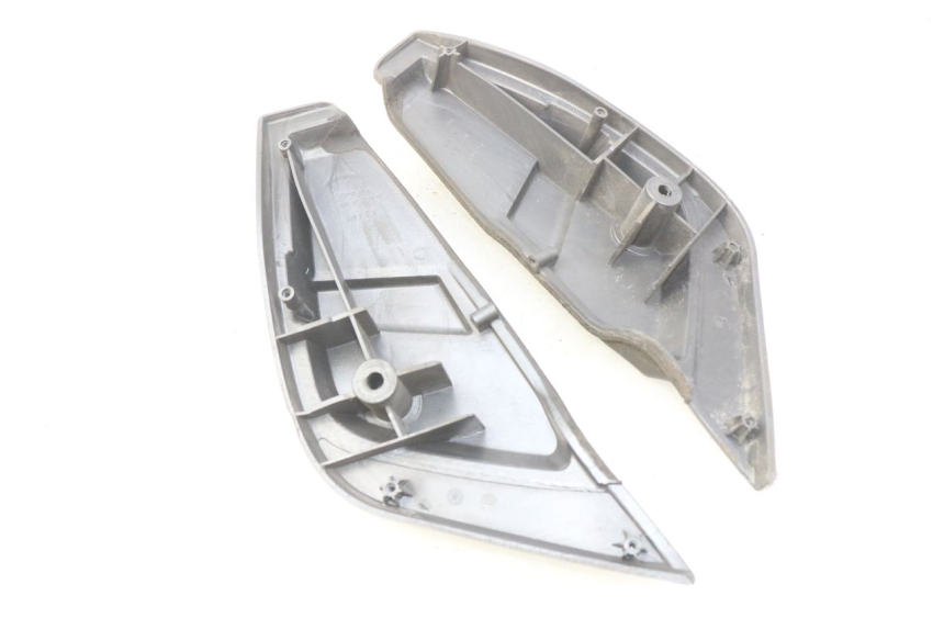 photo de PAIR OF REAR FOOTRESTS PIAGGIO X9 EVOLUTION 500 (2003 - 2005) - Component detail