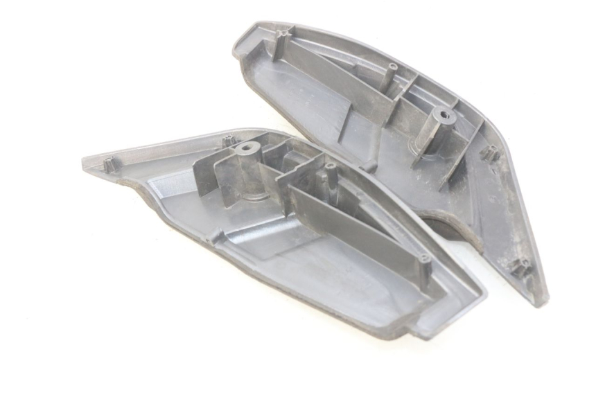 photo de PAIR OF REAR FOOTRESTS PIAGGIO X9 EVOLUTION 500 (2003 - 2005) - Zoom on usage condition