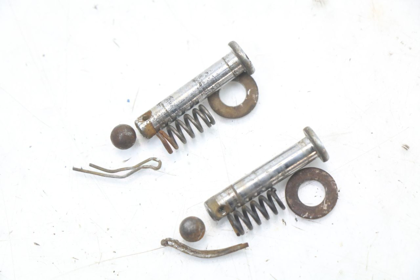 photo de PAIR REAR FOOTRESTS KYMCO XCITING 250 (2006 - 2009) - Zoom on usage condition