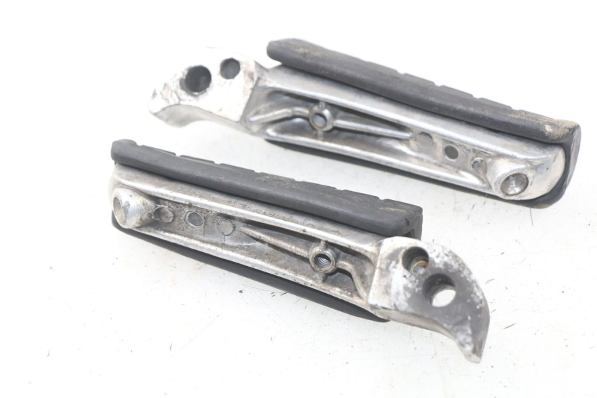 photo de PAIR REAR FOOTRESTS YAMAHA XJ600 XJ DIVERSION 600 (1992 - 1997) - Zoom on usage condition