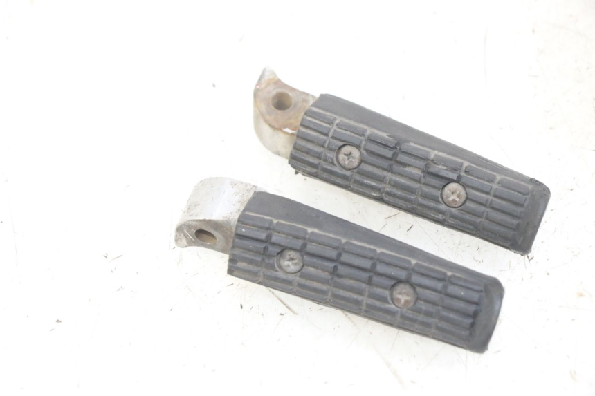 photo de PAIR REAR FOOTRESTS YAMAHA XJN DIVERSION 600 (2000 - 2003) - Component detail