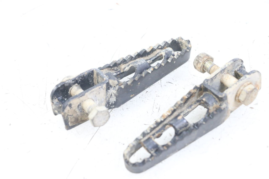 photo de PAIR OF REAR FOOTRESTS PEUGEOT XP6 50 (1997 - 2003) - Component detail