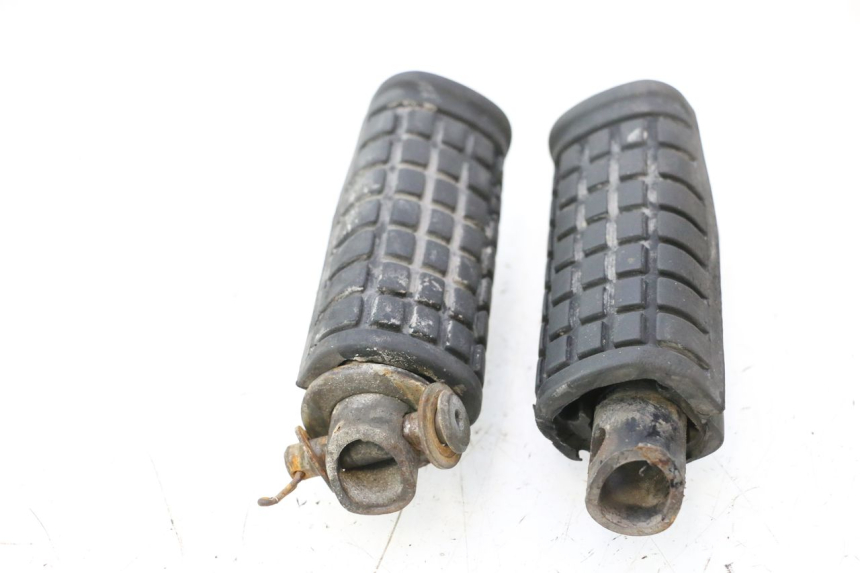 photo de PAIR REAR FOOTRESTS HONDA XRV AFRICA TWIN 750 (1990 - 1992) - Alternative perspective