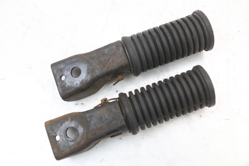 photo de PAIR REAR FOOTRESTS SYM XS 125 (2007 - 2016) - Alternative perspective