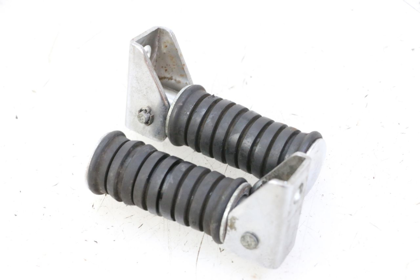 photo de PAIR REAR FOOTRESTS YAMAHA XV VIRAGO 535 (1988 - 2004) - Zoom on usage condition