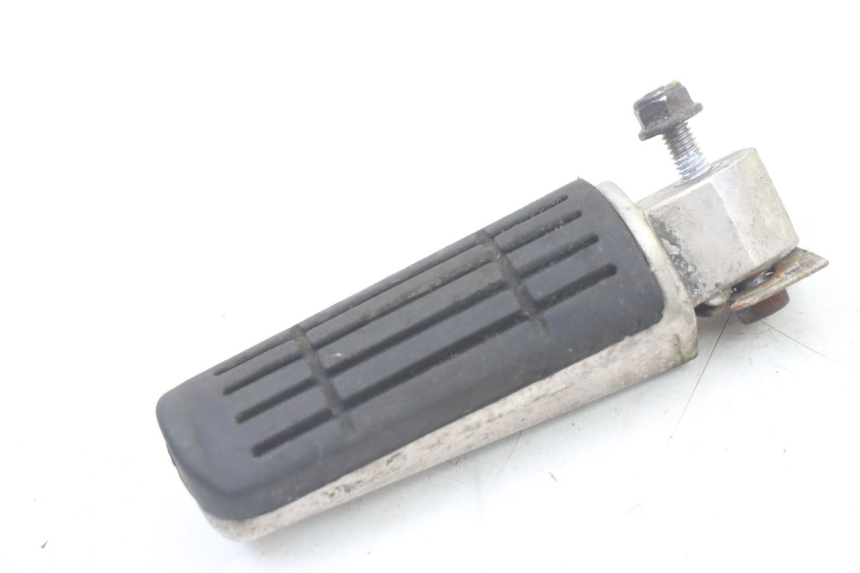 photo de PAIR REAR FOOTRESTS YAMAHA FZ6 FAZER S2 600 (2007 - 2011) - Zoom on usage condition