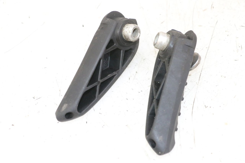photo de PAIR OF REAR FOOTRESTS YAMAHA NEOS NEO'S 4T 50 (2008 - 2016) - Component detail