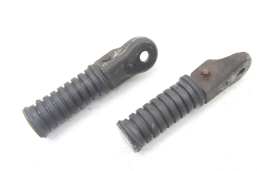 photo de PAIR OF REAR FOOTRESTS YAMAHA SR 125 (1982 - 2003) - Component detail
