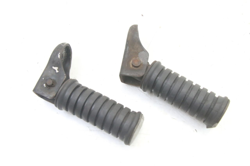 photo de PAIR OF REAR FOOTRESTS YAMAHA SR 125 (1982 - 2003) - Alternative perspective