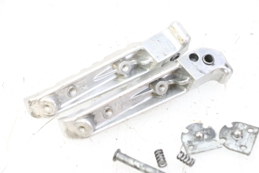 photo de PAIR REAR FOOTRESTS YAMAHA YP T-MAX TMAX 530 (2017 - 2020) - Alternative perspective