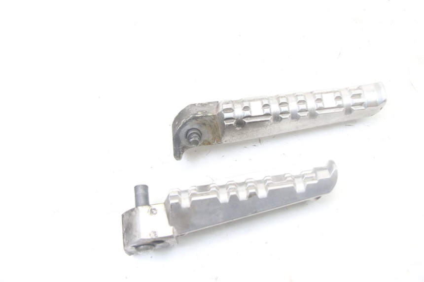 photo de PAIR REAR FOOTRESTS YAMAHA YP X-MAX XMAX 400 (2014 - 2017) - Zoom on usage condition