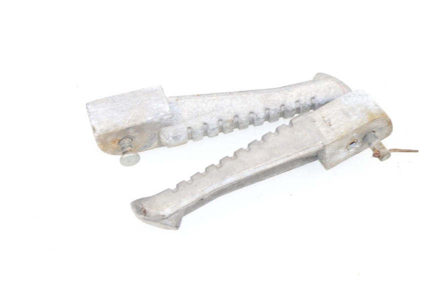 photo de PAIR REAR FOOTRESTS YIYING YY T POWER MAX 125 (2006 - 2016) - Zoom on usage condition