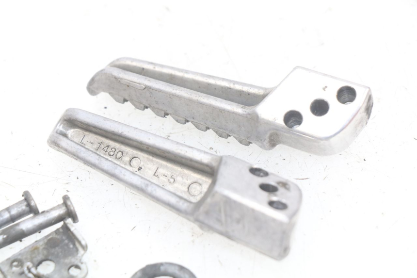 photo de REAR FOOTREST PAIR KAWASAKI Z S 750 (2003 - 2006) - Alternative perspective