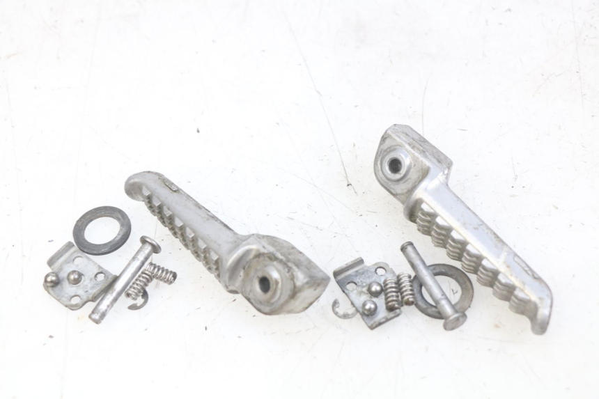 photo de PAIR OF REAR FOOTRESTS KAWASAKI Z 750 (2007 - 2013) - Zoom on usage condition