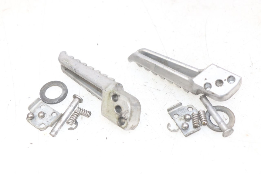photo de PAIR OF REAR FOOTRESTS KAWASAKI Z 750 (2007 - 2013) - Technical close-up